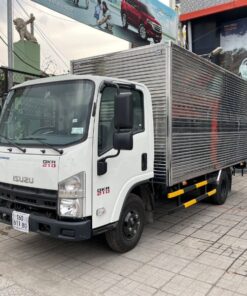 Xe tải Isuzu QKR 210 đầu vuông 1T9 thùng kín inox
