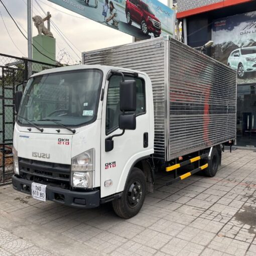 Xe tải Isuzu QKR 210 đầu vuông 1T9 thùng kín inox